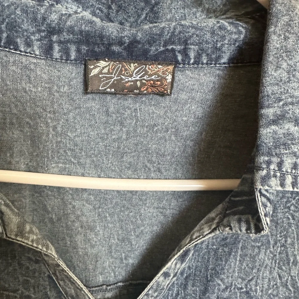Blue Washed Denim Button-Up Shirt with Floral Logo Tag - Picture 5 of 7